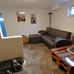 דירה Schoene Einliegerwohnung In