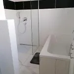 Schoene Einliegerwohnung In דירה *