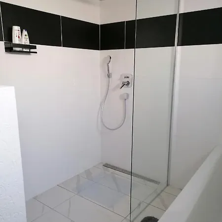 아파트 Schoene Einliegerwohnung In 헤힝겐