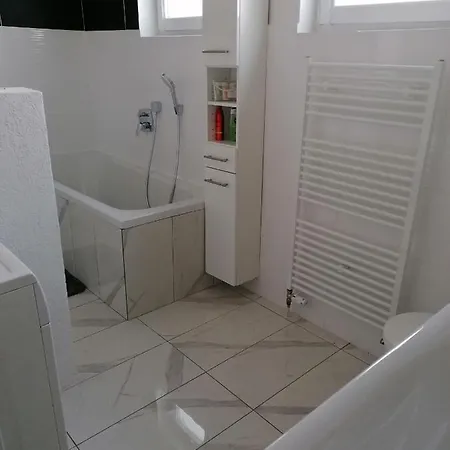 Schoene Einliegerwohnung In *