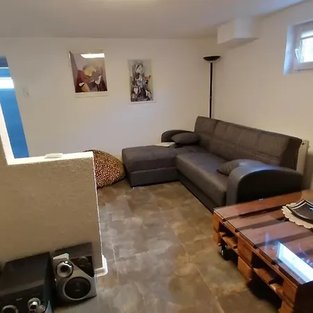 Apartamento Schoene Einliegerwohnung In