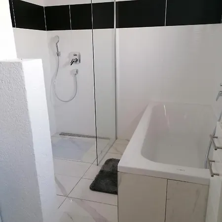 Schoene Einliegerwohnung In Daire *