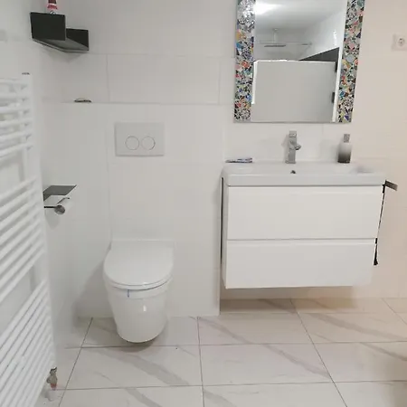 Apartamento Schoene Einliegerwohnung In *