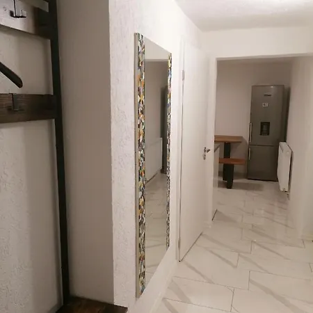 아파트 Schoene Einliegerwohnung In *