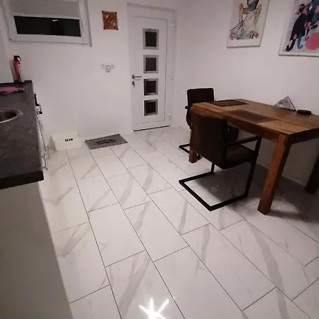 Schoene Einliegerwohnung In *