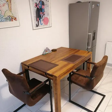 Schoene Einliegerwohnung In 아파트 헤힝겐