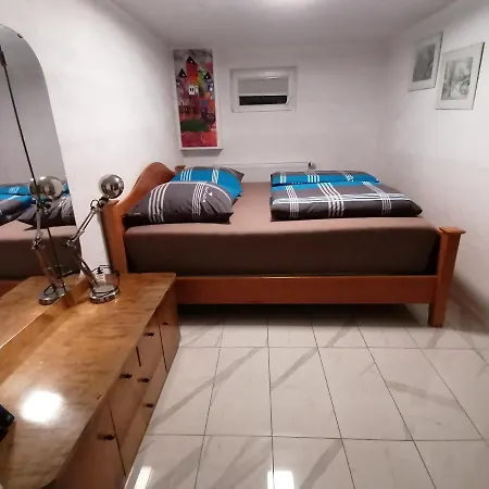 Schoene Einliegerwohnung In 아파트 헤힝겐