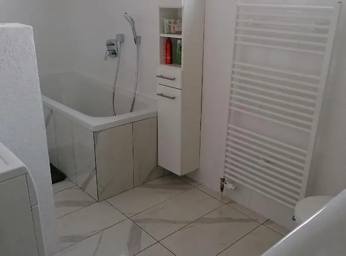 Schoene Einliegerwohnung In *