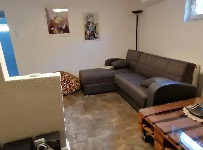 Apartment Schoene Einliegerwohnung In