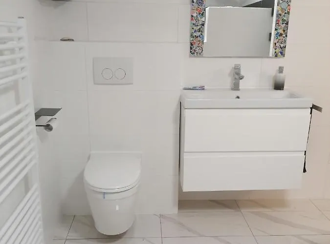 Apartment Schoene Einliegerwohnung In *