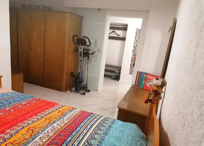 Apartment Schoene Einliegerwohnung In *