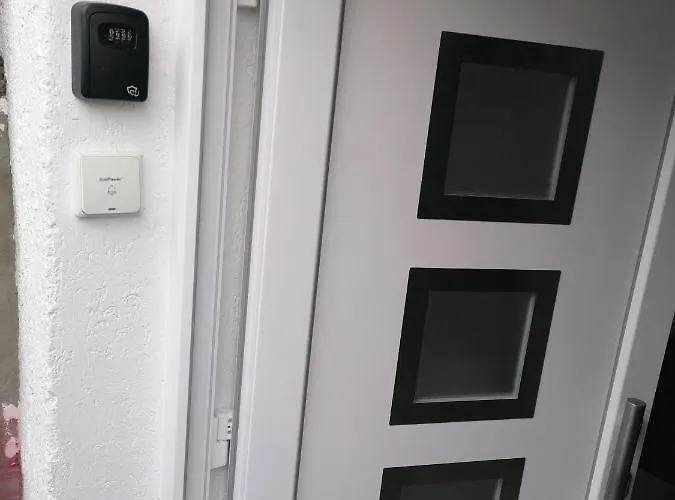 Apartment Schoene Einliegerwohnung In *