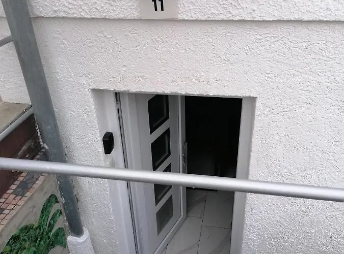 Schoene Einliegerwohnung In Apartment